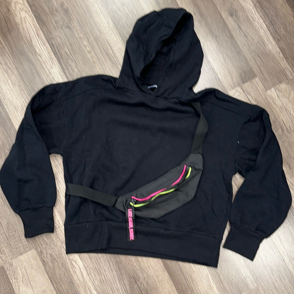 Zara sweatshirt | built in fanny pack.